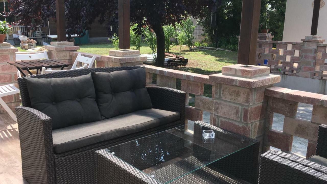 Aranypart Apartmanhazak Tiszakecske Luaran gambar
